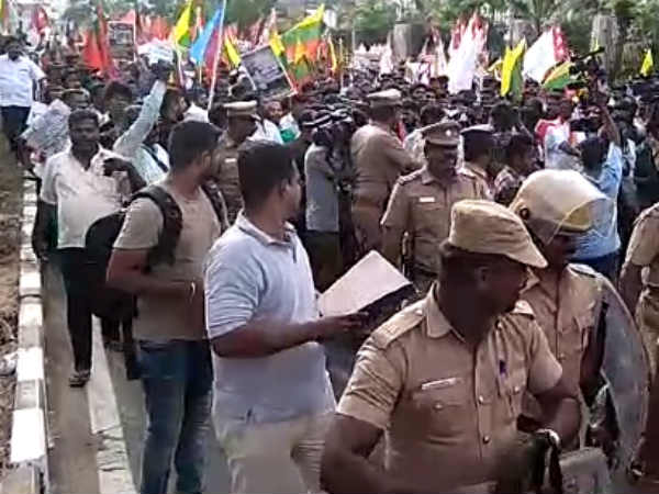 Huge protest lead by Tamil groups against TN Gov in Chennai 