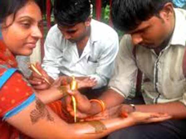 maruthani-is a natural herbal plant used to paint the body which cures several skin diseases maruthani-is a natural herbal plant used to paint the body which cures several skin diseases