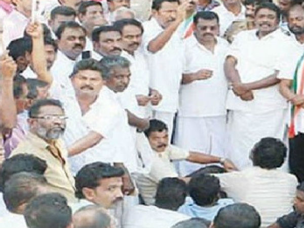 Case filed against 5 MLAs for protesting in Kanyakumari Case filed against 5 MLAs for protesting in Kanyakumari