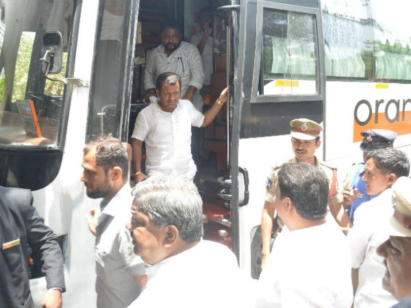 ரிசார்ட் அரசியல் 