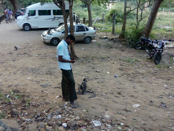 கையேந்தும் நிலை: