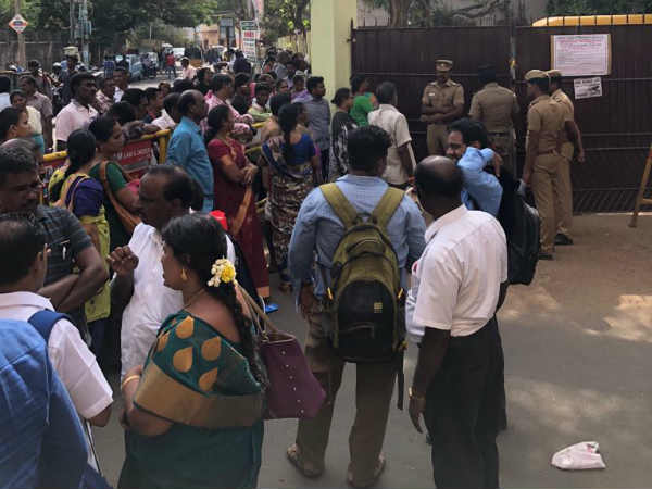 தேர்வில் குளறுபடி 