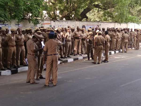 Police protection increased in TN CMs house in Chennai after protest dread 