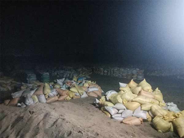 3000 sandbags were seized near Namakkal 3000 sandbags were seized near Namakkal