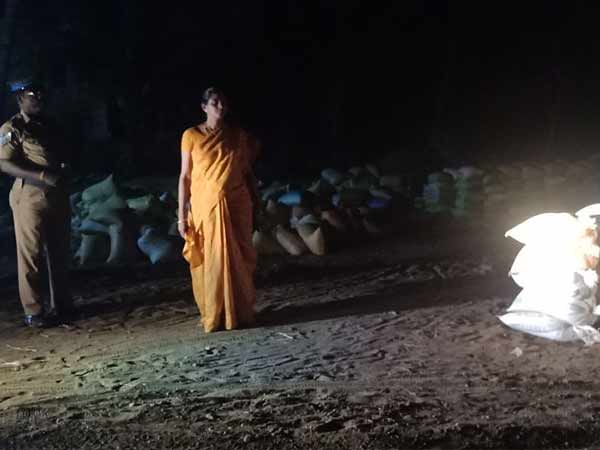 3000 sandbags were seized near Namakkal 3000 sandbags were seized near Namakkal