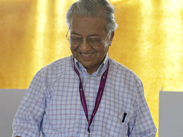 கடுமையான போட்டி 