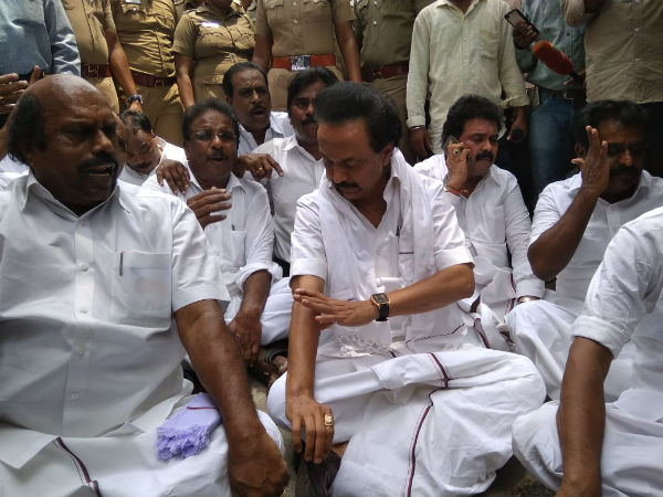 புறக்கணித்தனர் 