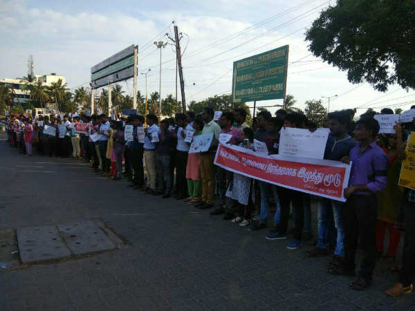 100-க்கும் மேற்பட்டோர் காயம் 