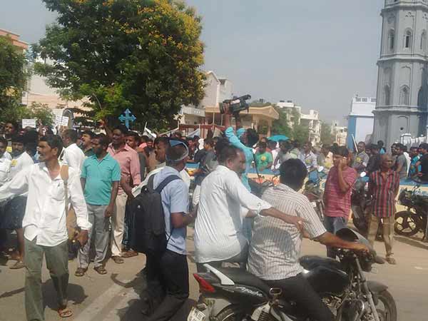 Chief Minister Edappadi Palanisamy house sieged in Chennai Chief Minister Edappadi Palanisamy house sieged in Chennai