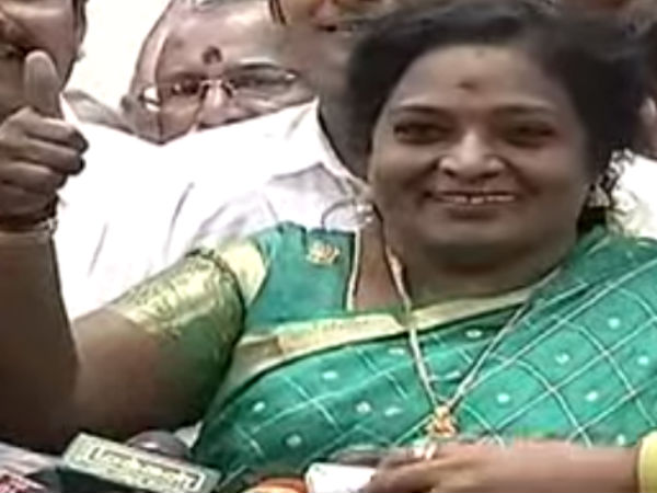 மகிழ்ச்சியில் தமிழிசை 