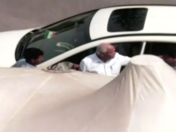 வாயிற்படியை வணங்கி 