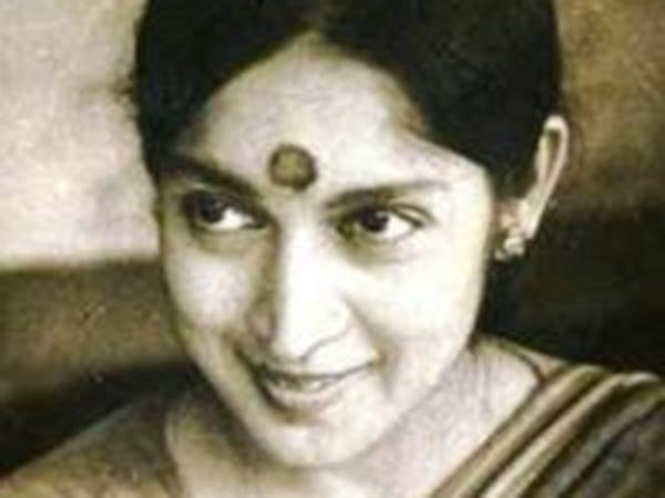 நடிகை சினேகலதா ரெட்டி 