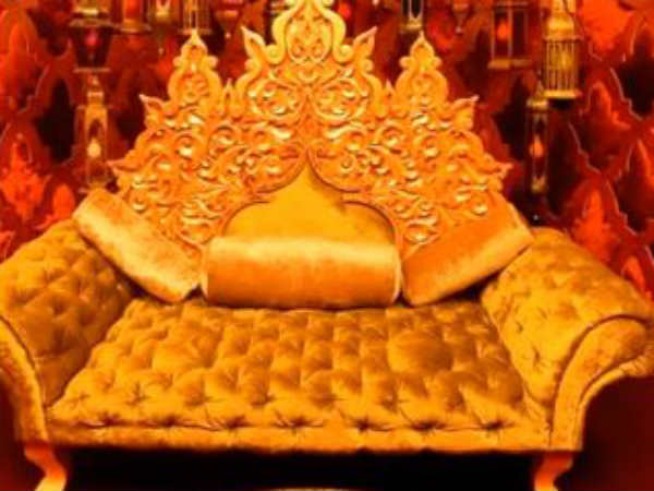 10 பேர் சிட்டிங்.. 5 பேர் ஸ்டாண்டிங்!