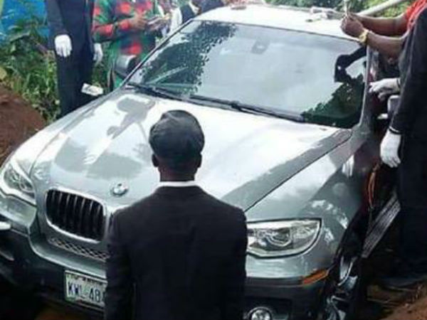 பிஎம்டபிள்யூ கார் சவப்பெட்டி 