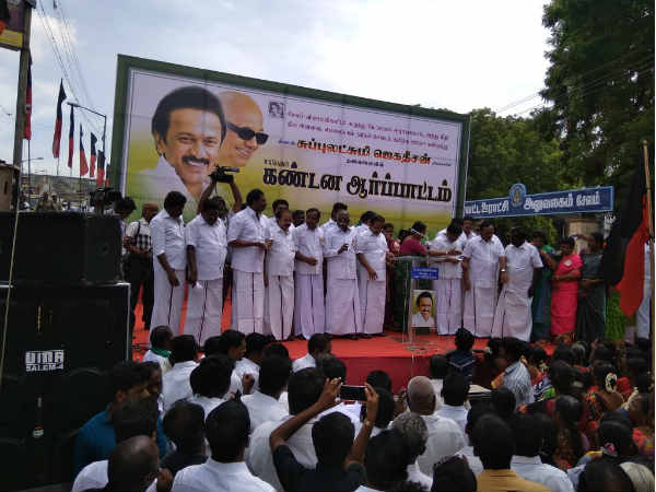 ஆடு மாடுகளுடன் பங்கேற்பு 