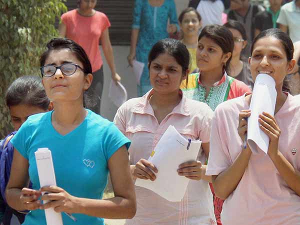 பாதிக்கு பாதி தேர்ச்சி 