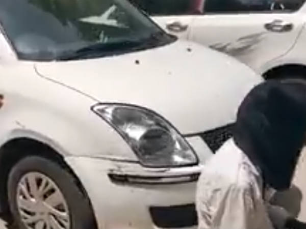 சமயோஜிதமாக தப்பித்தார் 
