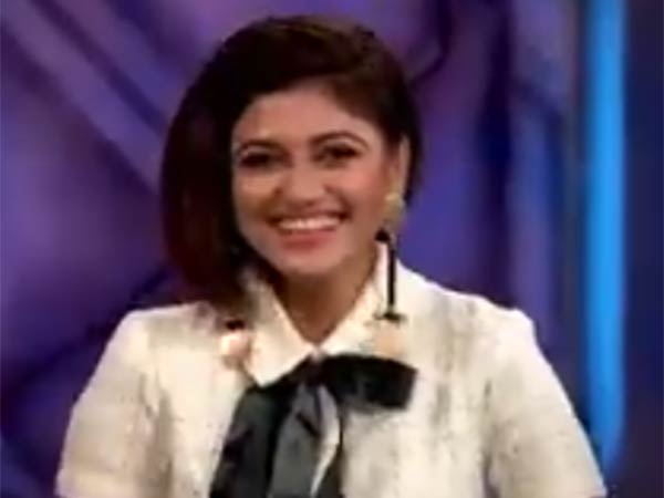 பெண் போட்டியாளர்கள்: