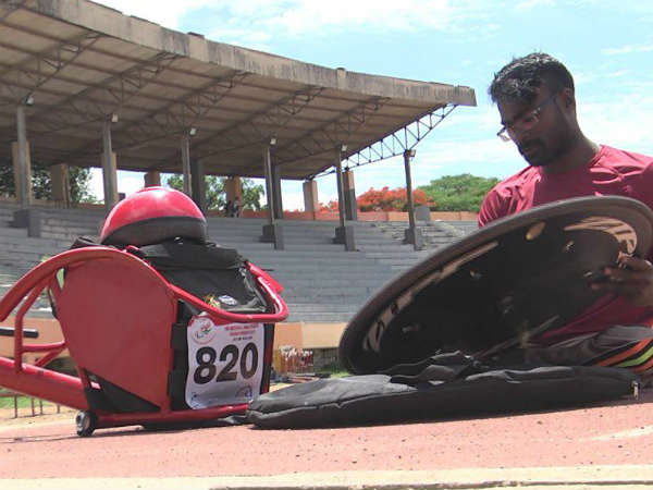 பாதியிலேயே நின்ற படிப்பு