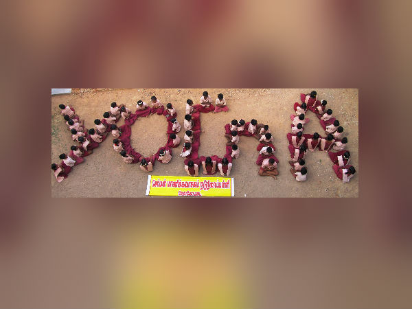 மாணவர்கள் செய்த யோகா 