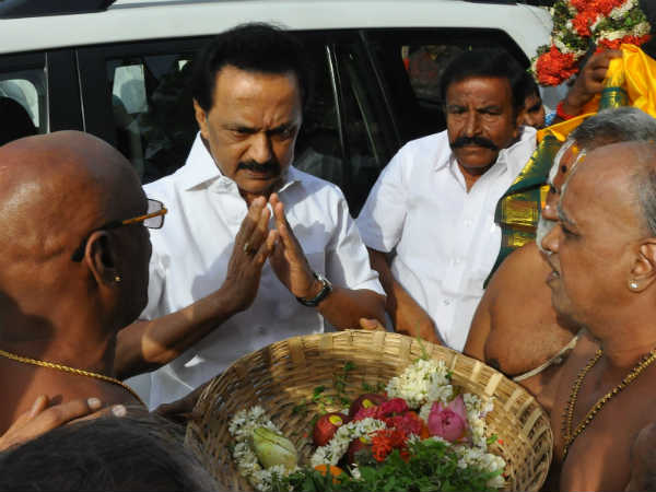 Stalin honoured by Poorna Kumbha at Srirangam Temple Stalin honoured by Poorna Kumbha at Srirangam Temple