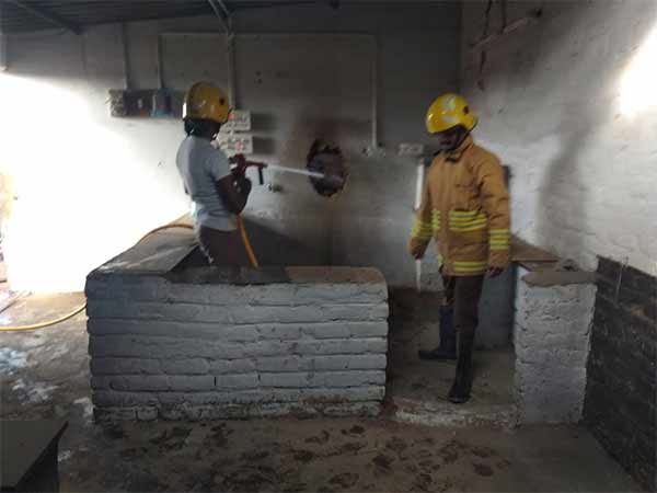 People light TASMAC in Nellai, Dozens of alcohol bottles burned 