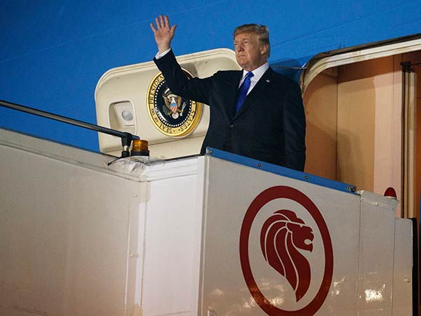 தனி விமானத்தில் பயணம் 