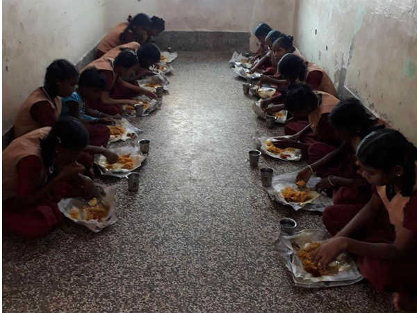 Vijay Makkal Iyakkam celebrates the stars birth day in Bahrain Vijay Makkal Iyakkam celebrates the stars birth day in Bahrain