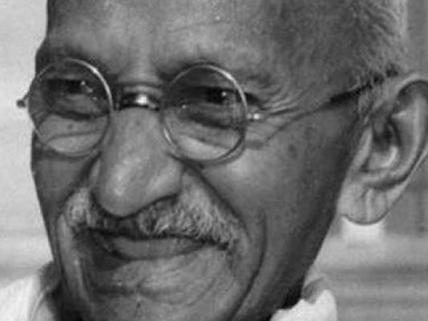 அண்ணா நூல் அவருக்கு.. காந்தி நூல் எனக்கு