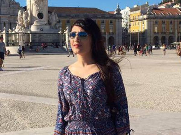 தோழிக்கு மெசேஜ் 