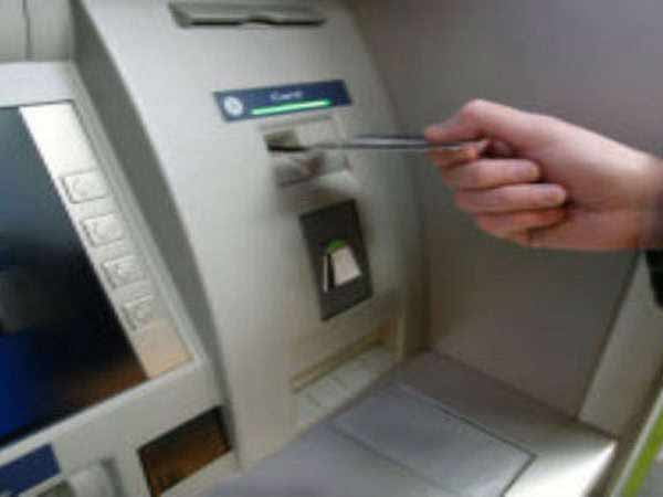 விமானத்தில் வந்தனர் 