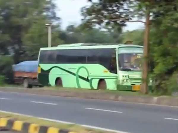 கண்டக்டர் இல்லா பேருந்து கண்டக்டர் இல்லா பேருந்து