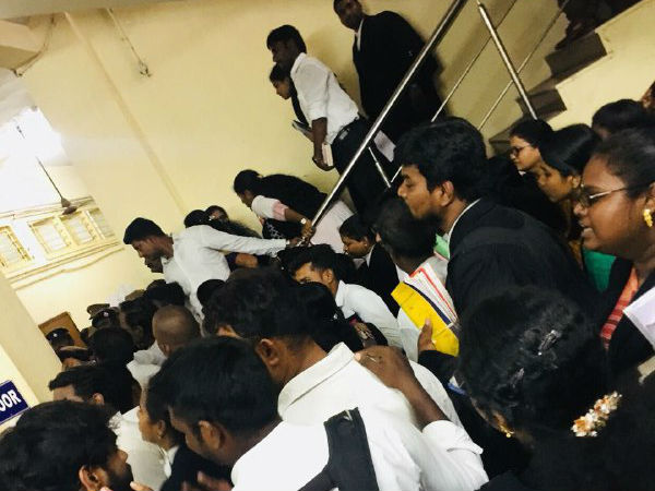 சரமாரி தாக்குதல் சரமாரி தாக்குதல்