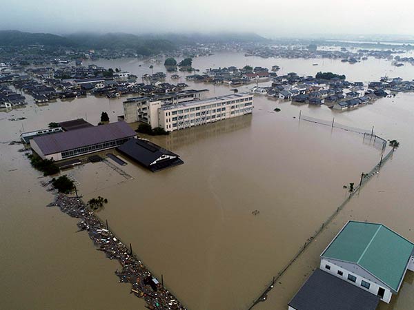 Rain continues in Japan, Flood kills 130 people, More than 300 people missing 