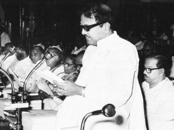 முதன்முதலில் கருணாநிதி உட்கார்ந்த இருக்கை 