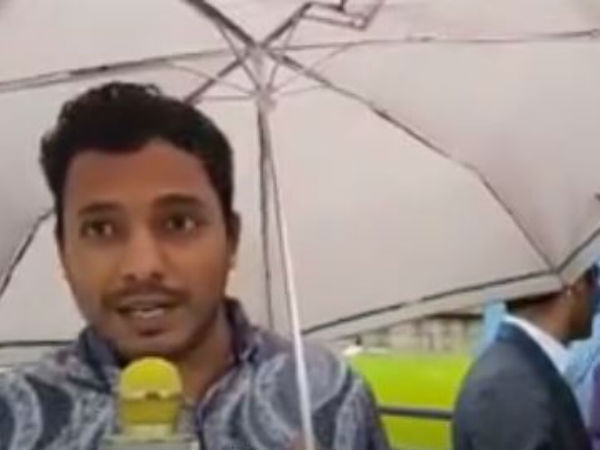 கொட்டும் மழையில்... 