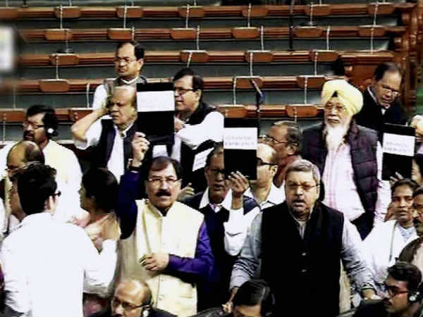 நம்பிக்கை இல்லா தீர்மானம் எங்கே கொண்டுவர முடியும்? 