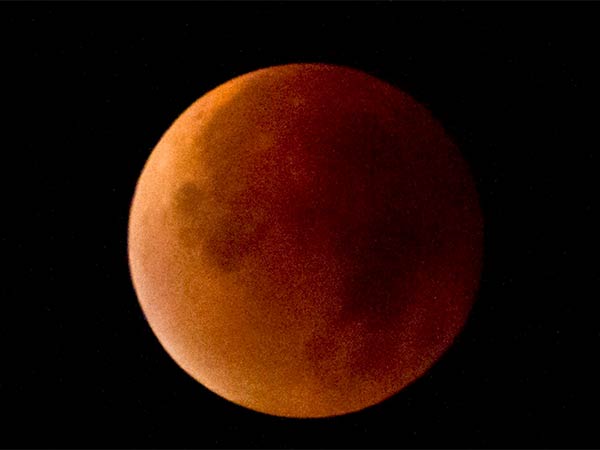 நீண்ட சந்திர கிரகணம்