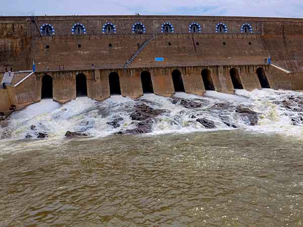 அணையில் நீர் திறப்பு 