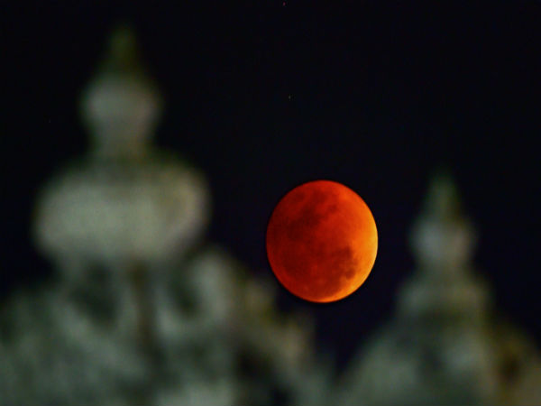 நள்ளிரவில் ரத்த நிலா நள்ளிரவில் ரத்த நிலா