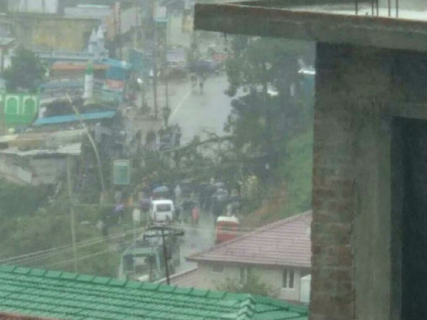 பலத்த காற்று - மழை 