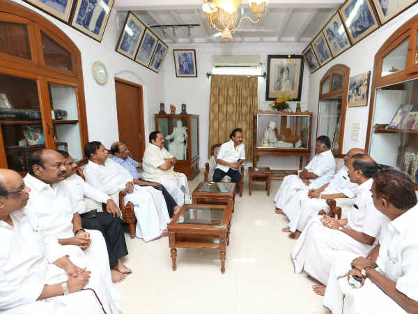 கோபாலபுரம் இல்லத்தில் 