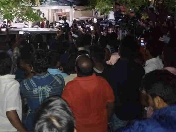 குவிந்த தொண்டர்கள் 