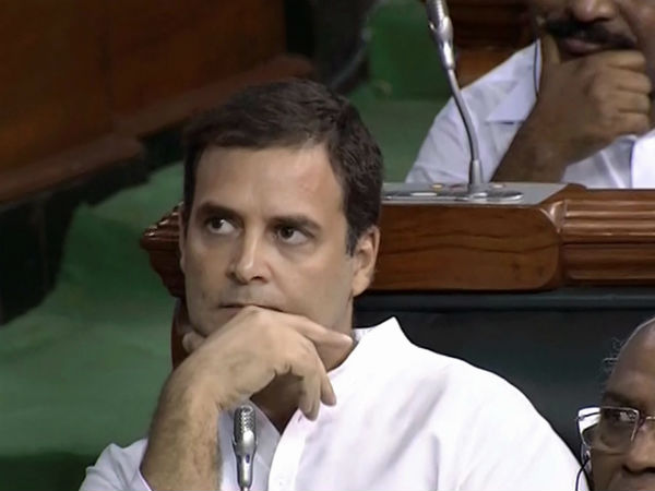 தட்டிக்கொடுத்த மோடி 