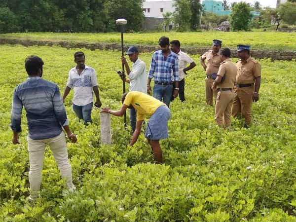 போலீஸ் பாதுகாப்புடன் 