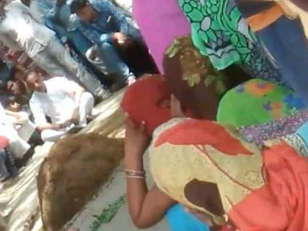 பூஜை செய்தனர் 