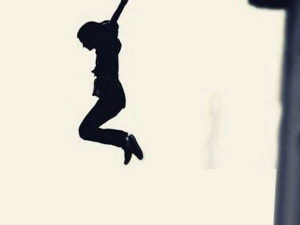 9வது மாடியில் இருந்து குதித்தார் 