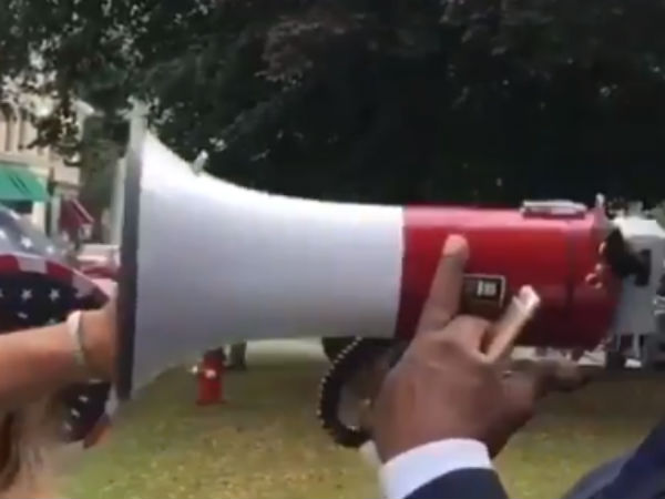Tamilian Shiva Ayyadurai attacked by a White Racist in the US Tamilian Shiva Ayyadurai attacked by a White Racist in the US