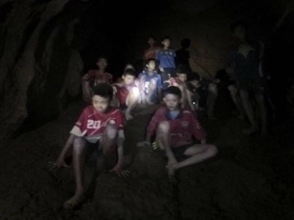 மன்னிப்பு கேட்டனர் 