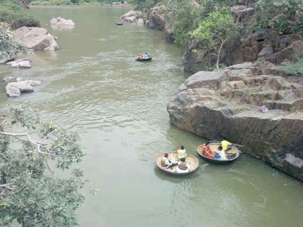  பரிசல் இயக்க அனுமதி
